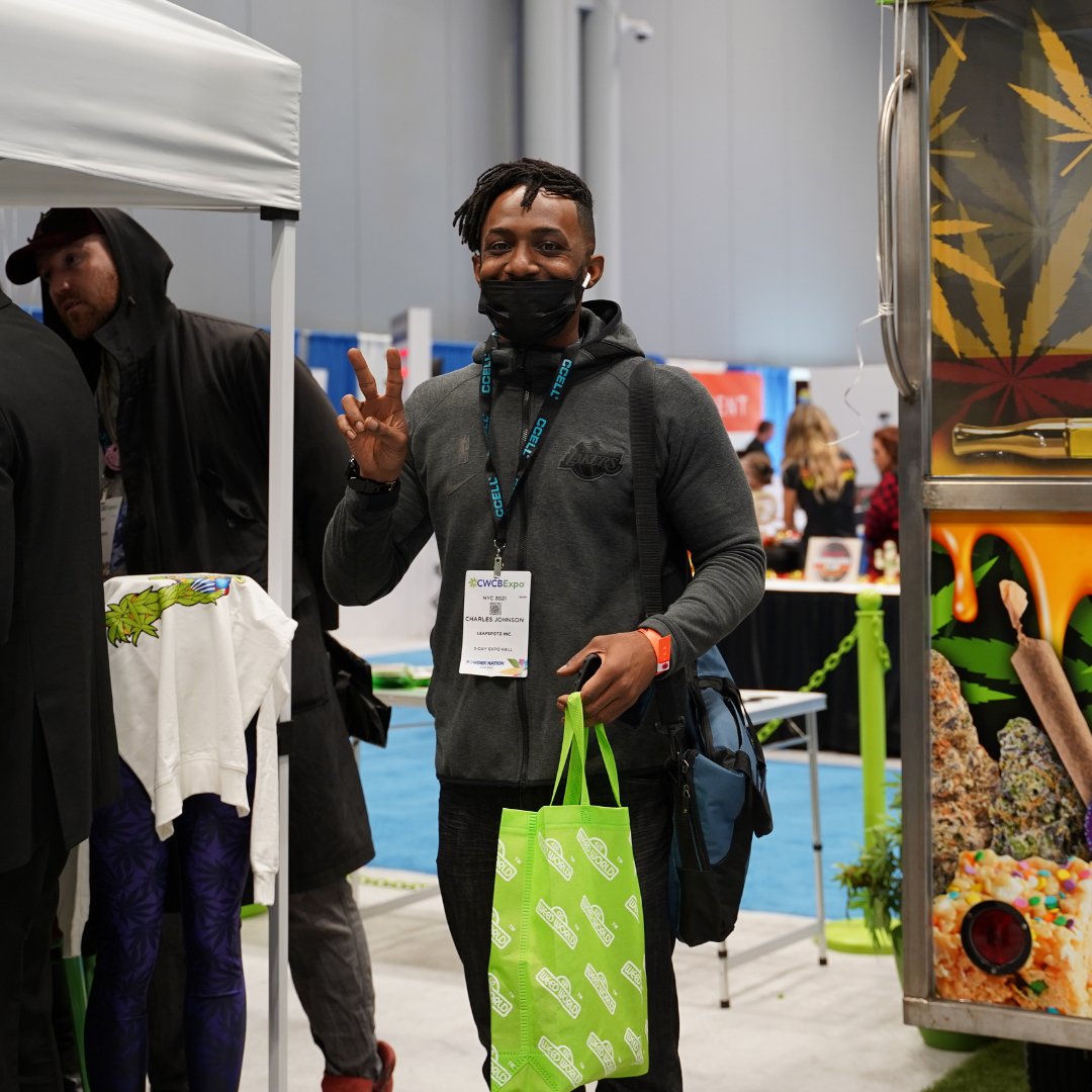 CMBglobalcon's tweet photo. The one rule of CWCBExpo — good vibes only. Come celebrate with us! Tickets can be purchased at https://t.co/OghSPq7IgC. #cwcbe #cwcbexpo #cwcbexpo2022 https://t.co/gF6A5gM8GD