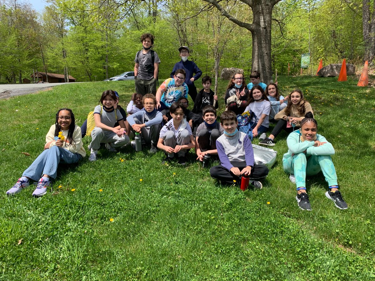 Leman_Gr5's tweet photo. .@LemanManhattan 5th grade has made it back to @frostvalley! So excited for the next few days of community building, the great outdoors, &amp; spending time with our friends! ☀️🌻🌄🏕️ #nature #outdooradventure #buildingbonds #friends https://t.co/3FjH2BW0NI