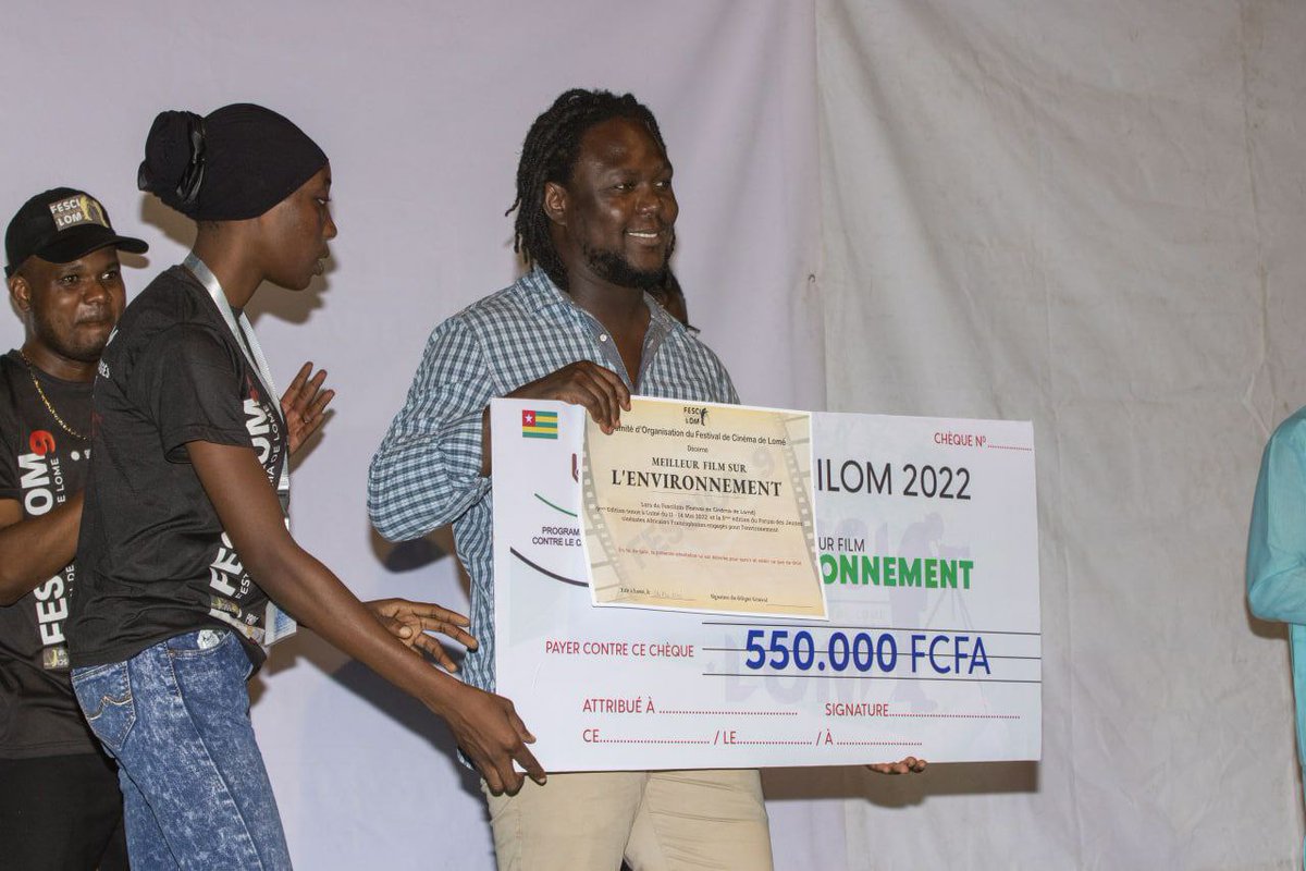 IFTogo's tweet photo. 🎬📽 [CINÉMA] : clap de fin du Fescilom 9
Grand prix Spéciale Bobine pour le #documentaire « Tumeur noire » réalisé de Babacar Segou. Il gagne 550 000 F CFA offert par @IFTogo. 
Prix du meilleur #film environnemental pour la fiction « Cauchemar » de Miguel Messa Wotoko.
 #IFTogo https://t.co/HVWJx9pQqy