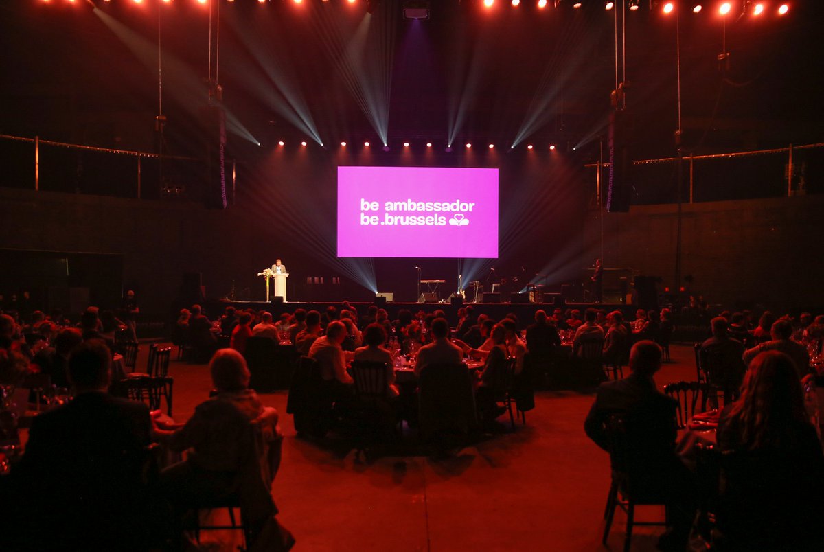 rudivervoort's tweet photo. Vanavond bedanken en belonen we onze partners voor hun inzet om Brussel internationaal te promoten.
#BrusselsAmbassadorsNight #beambassador @visitbrussels https://t.co/pg01CxNwZe
