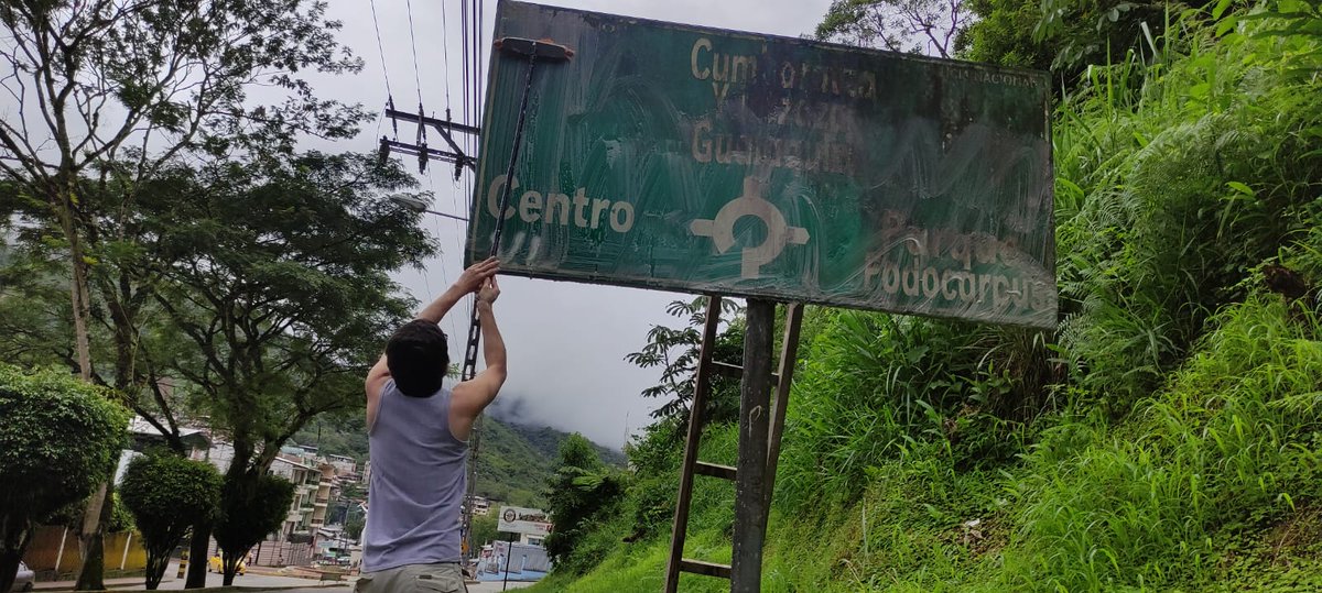 LivioOrdonez's tweet photo. Aportando con la Limpieza de Letreros Turísticos, no trabajo en el Municipio ni en la Prefectura pero estoy presto para aportar en el Desarrollo Turístico de mi Provincia. https://t.co/I67r5zHWAI