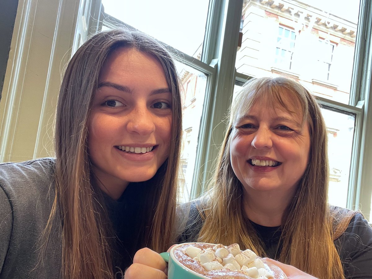 Oldplummy's tweet image. SO HAPPY, that this Absolute Beauty is home 🥰🥰 Despite Everything she has TOTALLY SMASHED her Freshman year!!! Super proud of you @poppyclancey and all your accomplishments 🥰🥰🤩🤩 #Honorsscholarship #Honorsprogram @ATHLETICSatEC