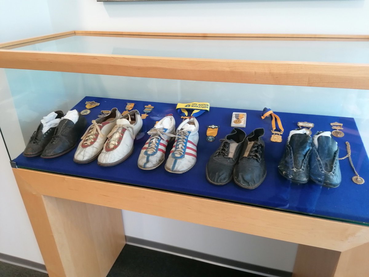 indescat's tweet photo. 2a visita del dia #catcluBoston22 a la @bostonmarathon #BAA coneixent les últimes tendències i experiència d'una carrera amb 125 anys d'antiguitat. Many thanks @SEStoves @Hawkesie10 #jackfleming for your time & the interesting meeting 🏃🏃♀️🦄 #SportsTech #Innovation #SportsEvents https://t.co/f1a6fePHQA