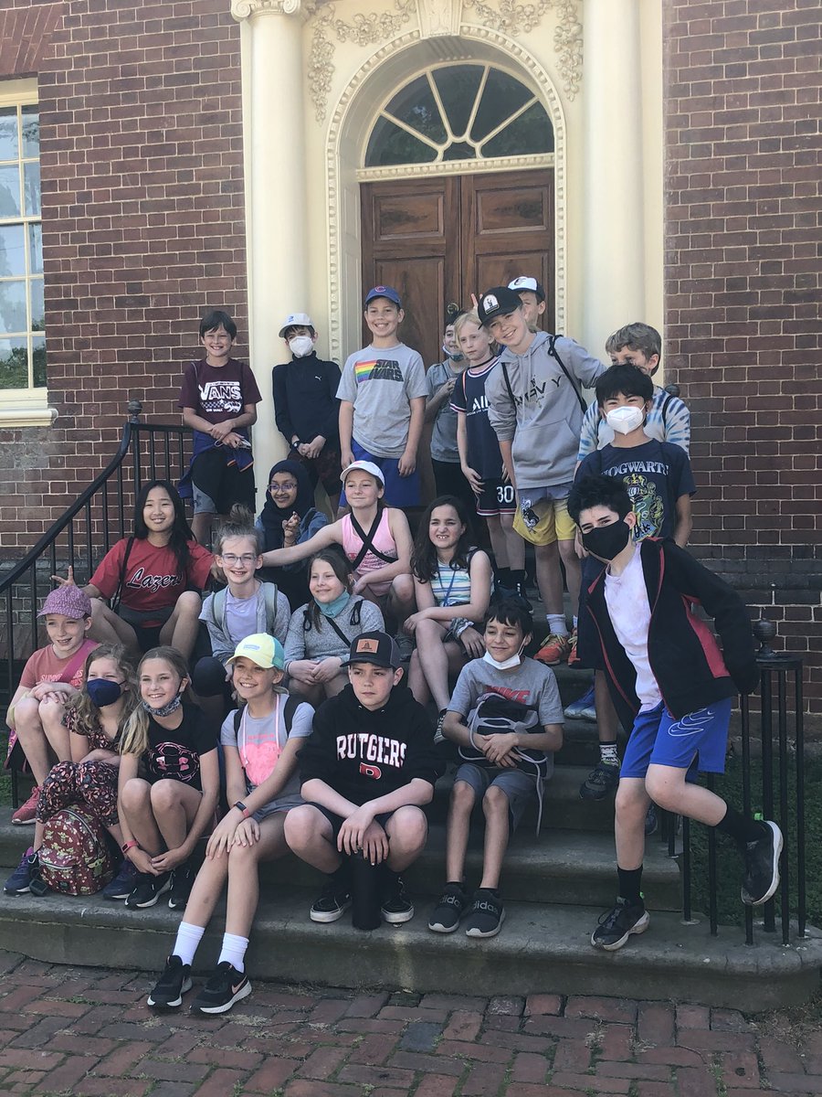 ShowalterClass's tweet photo. 5th grade field trip to Annapolis today!!! Such fun! @missyfanshaw Part 1: https://t.co/V5pdVJyY3N