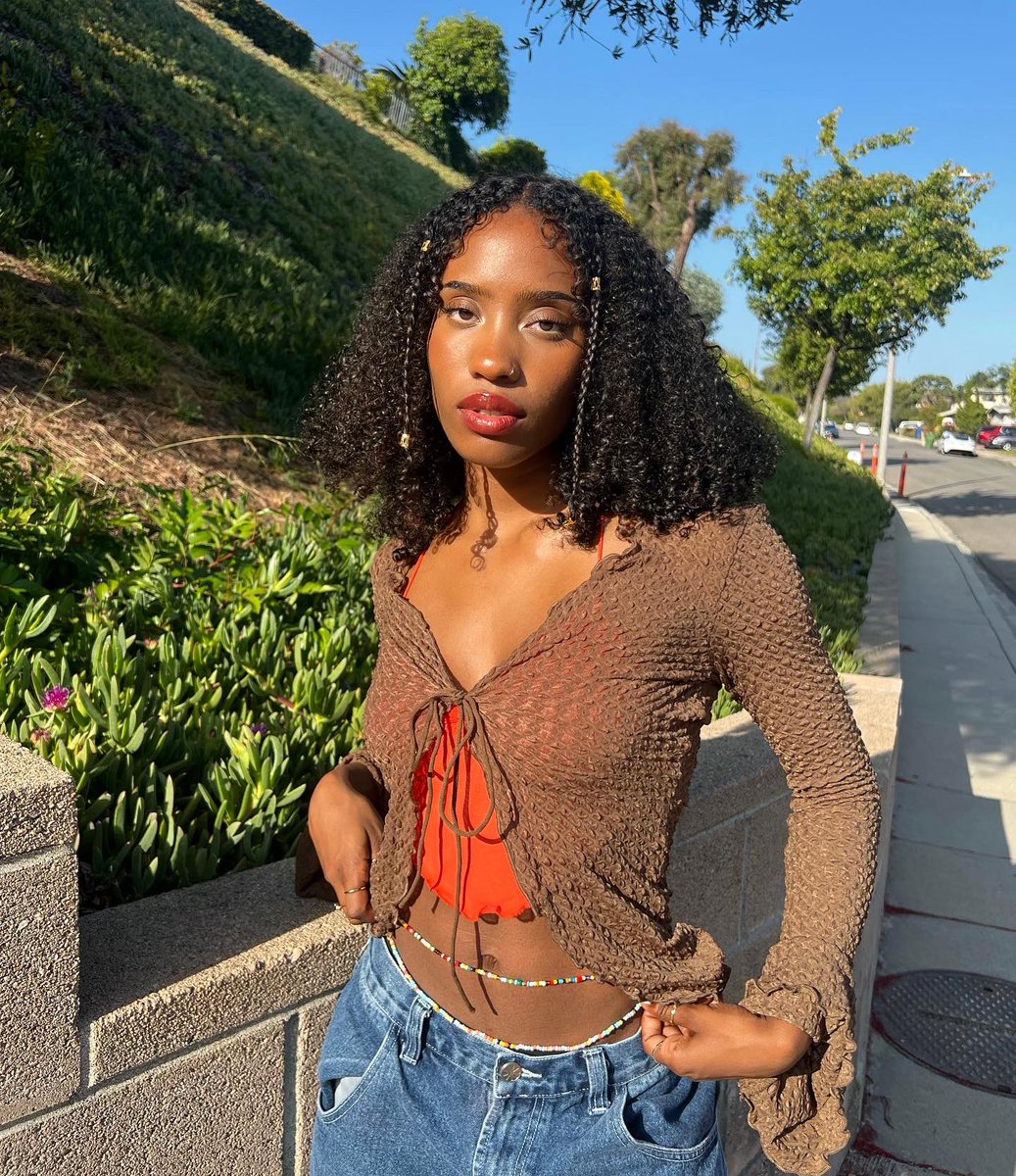 nico1eodeonnn's tweet photo. That summer glow is kicking in ☀️🌈🌴 https://t.co/8lkswajB30