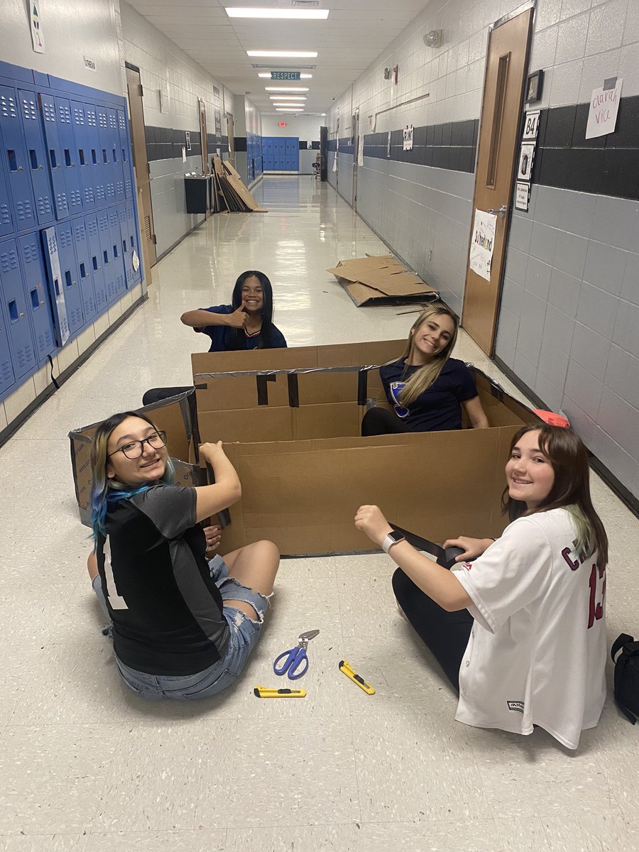 MrsWulfertFHS's tweet photo. Boat Float Day 3!🛶 they have worked so hard!!! https://t.co/kyJL5KWrTl