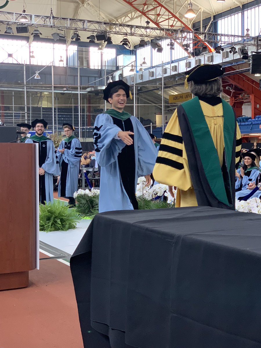ColumbiaUrology's tweet photo. Congrats 🎓to our @ColumbiaPS graduates and future urologists #brendanwallace @brady_urology and @ChicoKosber @UclaUrology.

Onward and upward! We are so proud of you! https://t.co/CWqu0cNoBZ