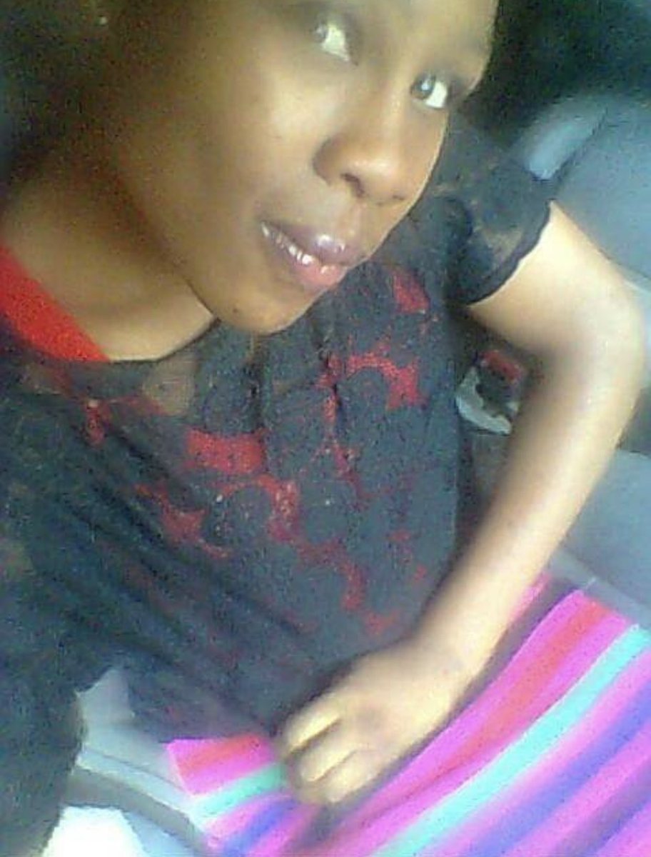 tinu__0's tweet photo. Who remembered this one in town skirt 🤣😂🤣 and this rubbish, dumb texting method back then ? 😩#portable https://t.co/ce7NIn1V04