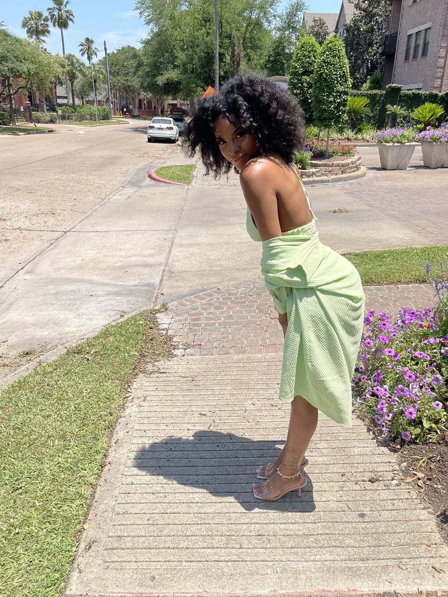 curlymay_'s tweet photo. Today a queen was born 👑♉️ https://t.co/6JaFCbPpSR