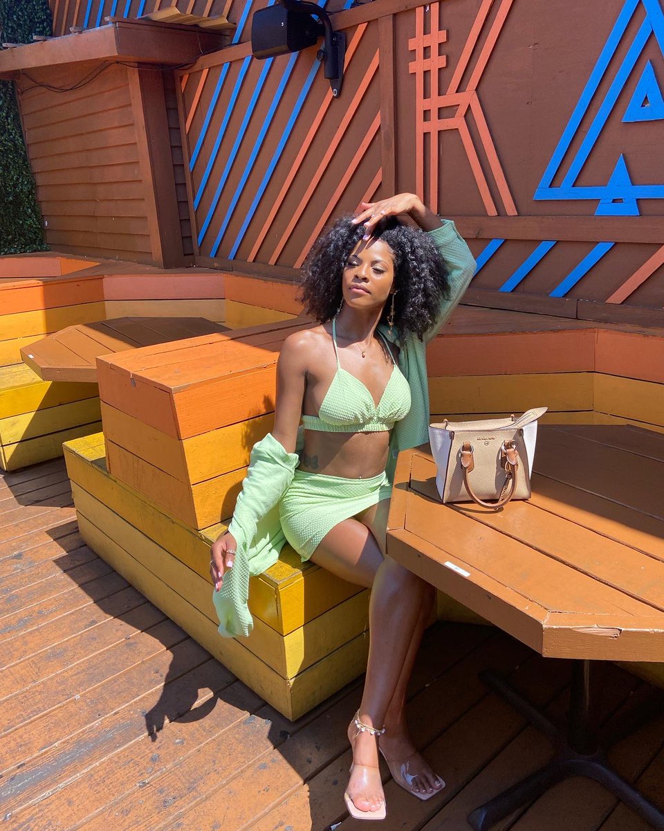 curlymay_'s tweet photo. Today a queen was born 👑♉️ https://t.co/6JaFCbPpSR