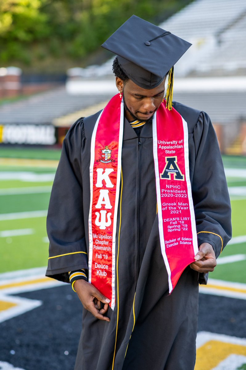 Swervykp's tweet photo. 2022 Graduate 👨🏾‍🎓 https://t.co/9Zko14BplJ