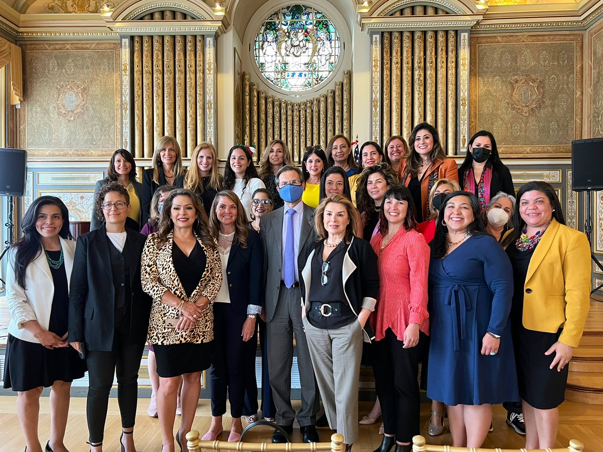 emoctezumab's tweet photo. 🇲🇽
Un privilegio conversar con mujeres mexicanas e hispanas del Binational Fellowship de @HOPELatinas, modelos y líderes en los ámbitos económico y de desarrollo social en #EstadosUnidos.

Los grandes cambios se producen con la participación informada y activa de todas y todos. https://t.co/thGeD1v1Z8