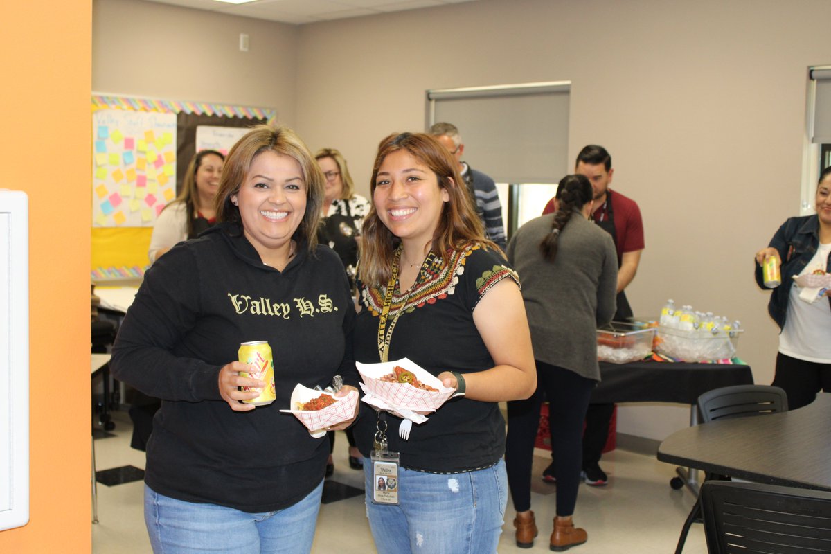 EUHSD's tweet image. This week we celebrate Classified Employees Week. Thank you to every classified employee at @DelLagoAcademy, @ehscougars, @OrangeGlen, @SanPasqualHS, @vhsgrizzlies, and @EdEscondido who helps our school community thrive! We see you and appreciate you!