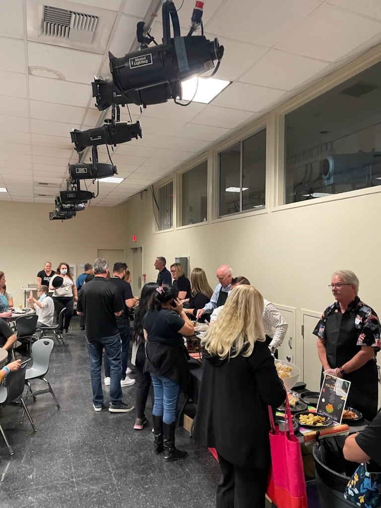 EUHSD's tweet image. This week we celebrate Classified Employees Week. Thank you to every classified employee at @DelLagoAcademy, @ehscougars, @OrangeGlen, @SanPasqualHS, @vhsgrizzlies, and @EdEscondido who helps our school community thrive! We see you and appreciate you!