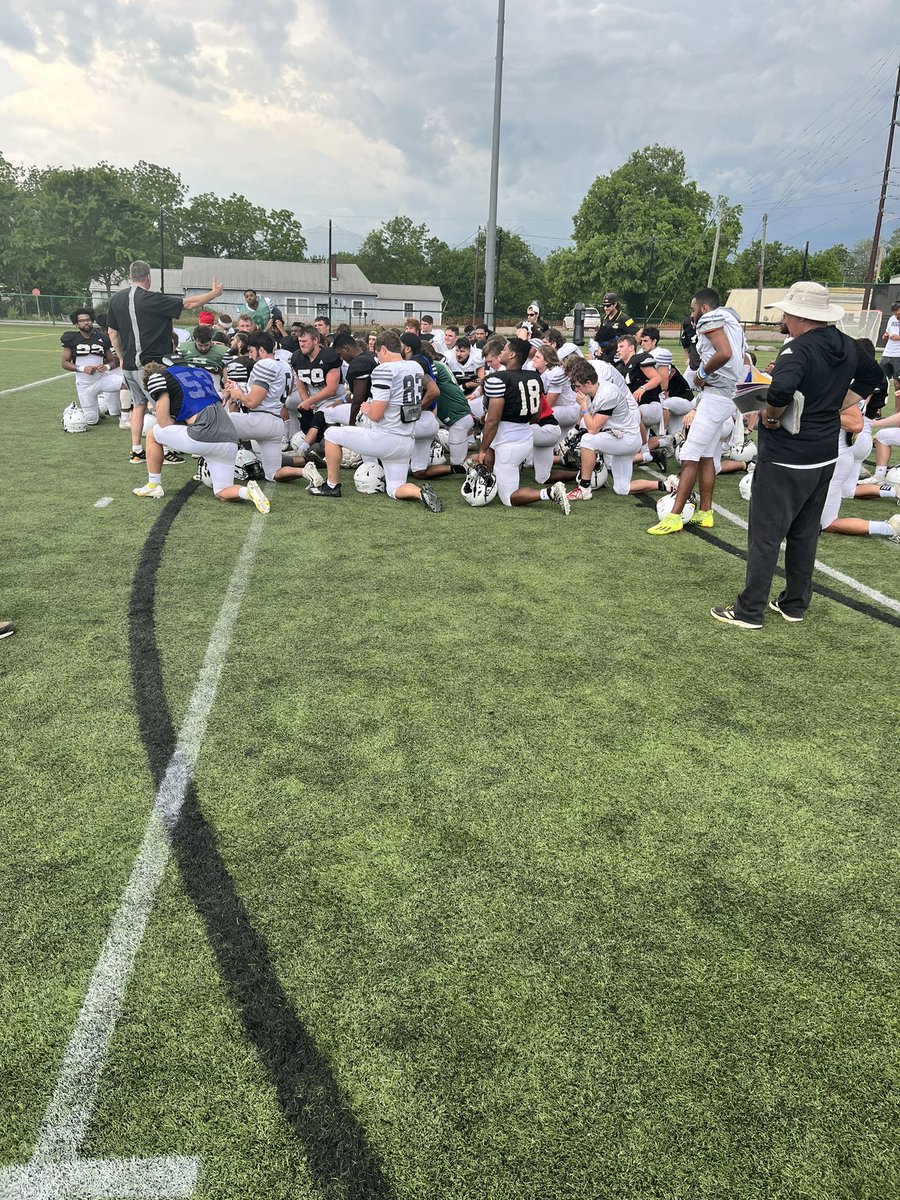 ColtPhelps1's tweet photo. Great visit today @CentreFootball, thanks to @devinbice88 and the rest of the staff on and off the field! https://t.co/N5fOZY7gZX