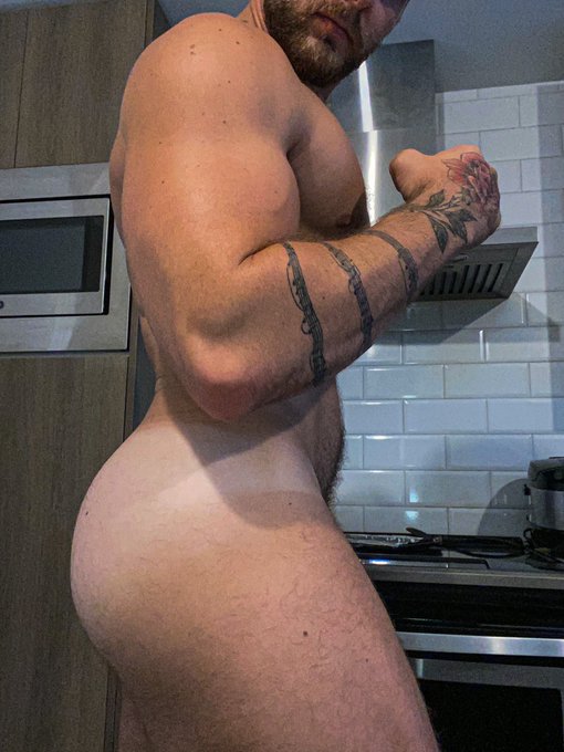 It&rsquo;s what&rsquo;s for dinner 🍑 #HumpDay 🤿 https://t.co/8ltPDBmNXc https://t.co/YNSmxJyAhY<a href="/tag/humpday"class="tags">#HumpDay</a>