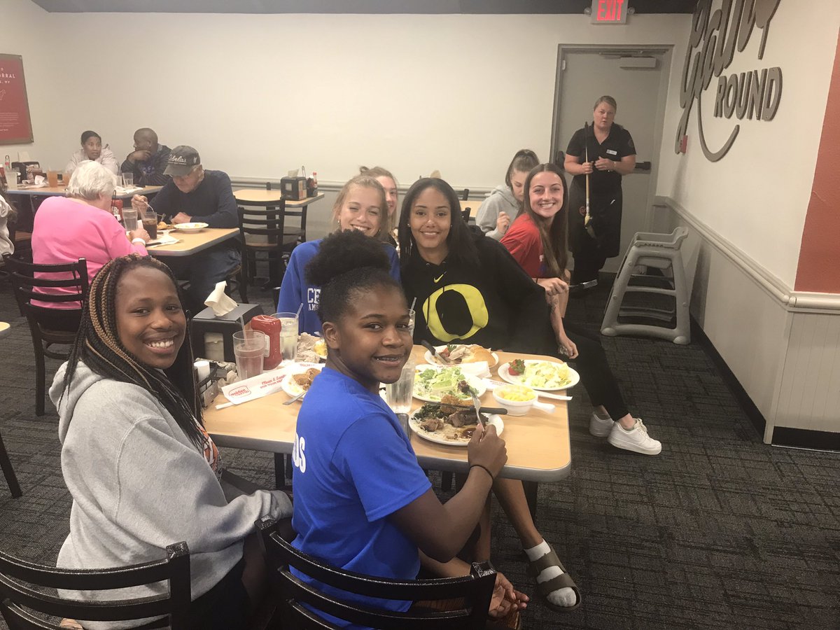 WPHSTrack's tweet photo. Fueled up thanks to Golden Corral! https://t.co/GxPVIB1qm1