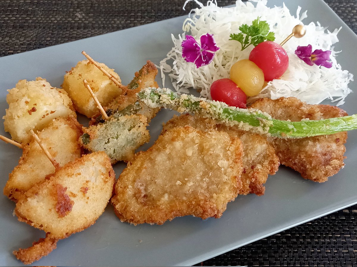 Pork schnitzel. Deep fried veggies 🥔🧅