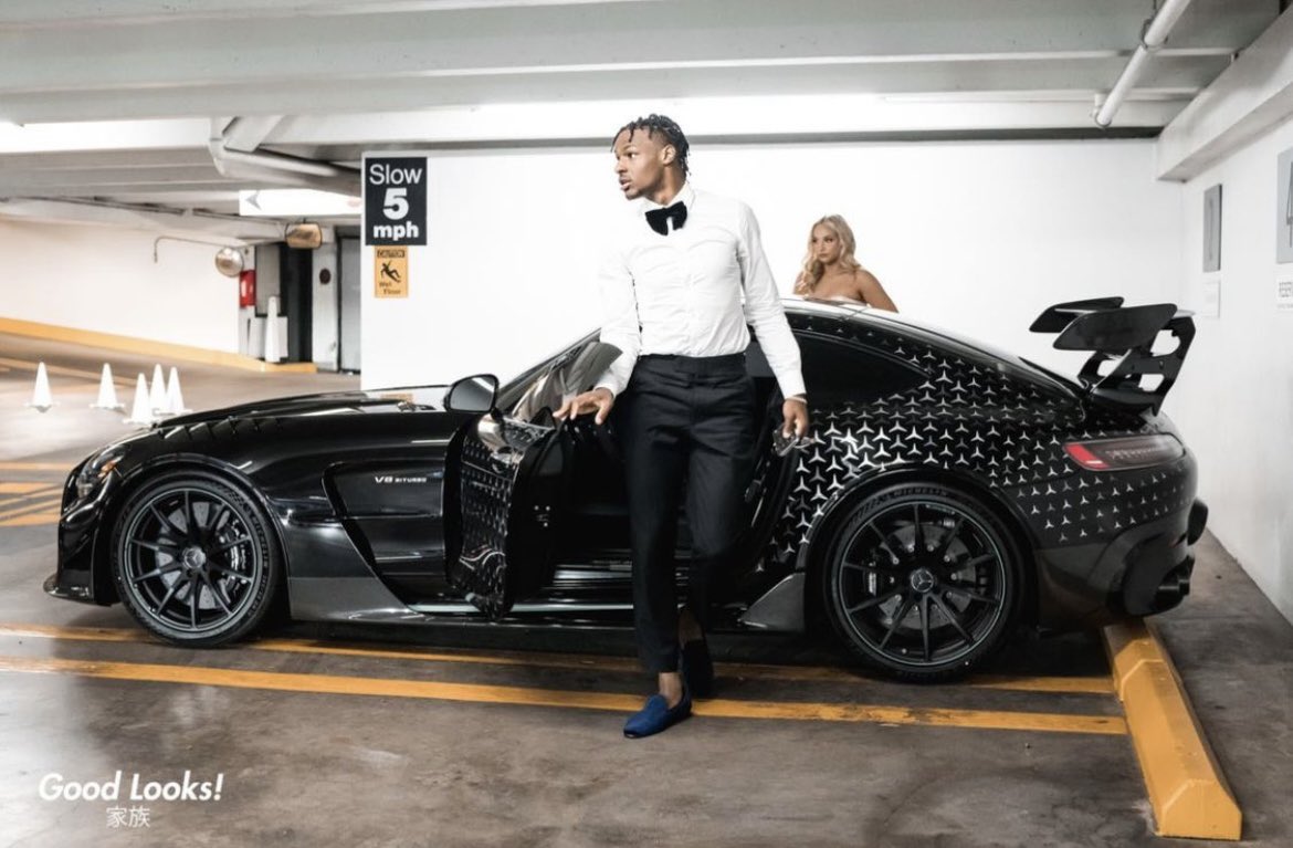 overtime's tweet image. Bronny growing up y’all 🥲
(via @goodlooksfamily)