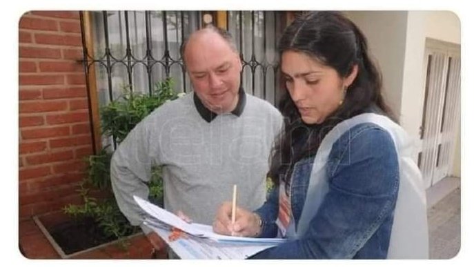_JugadorNro12's tweet photo. +Sexo?
-Con el Changuito Zeballos por favor
+Me refiero a si es hombre o mujer.
-Ah, lo que el me pida https://t.co/aliyoFcC7L