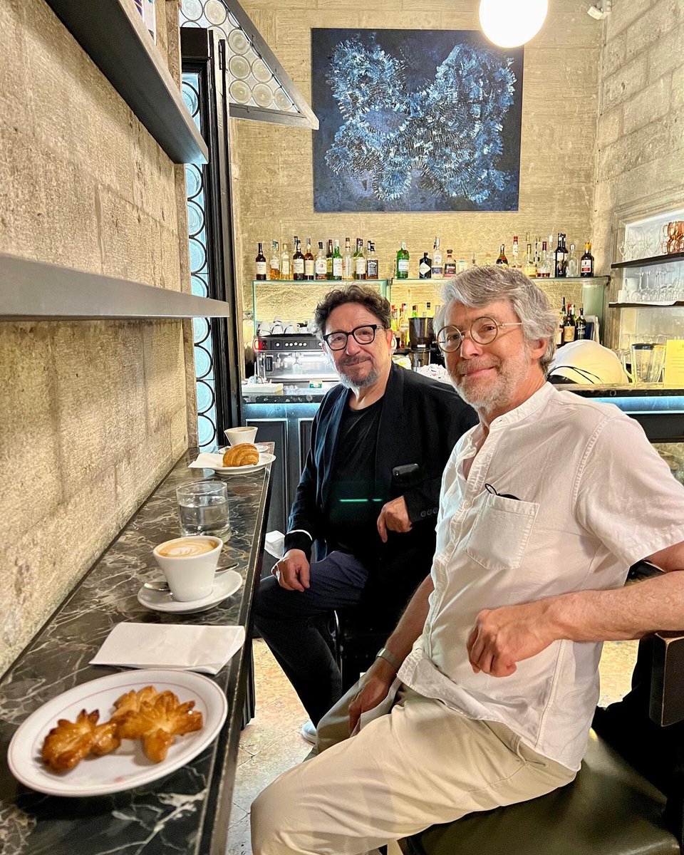 MilanGreeters's tweet photo. Lance Greeter in Chicago went to visit Milan with Jeffrey. They met Greeter Dino and together had a nice time walking in the city and of course having a good coffee break in a cool place #Milano #Chicago #Coffee #freewalk #meetlocal https://t.co/4tYGXIamrc