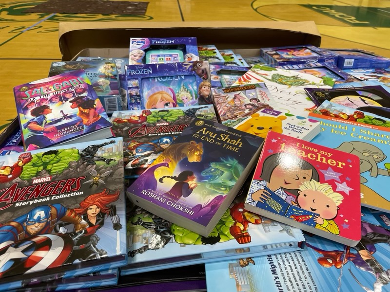 Over 40,000 FREE BOOKS for families at SATURDAY'S First Book event at NHS from 11am-3pm. Entertainment includes food trucks, a DJ, 5ive Fingaz, &amp; storytellers, inflatables, touch-a-truck, hockey demos with NY Rangers &amp; more! <a href="/AFTunion/">AFT</a> <a href="/FirstBook/">First Book</a> #ReadingOpensTheWorld