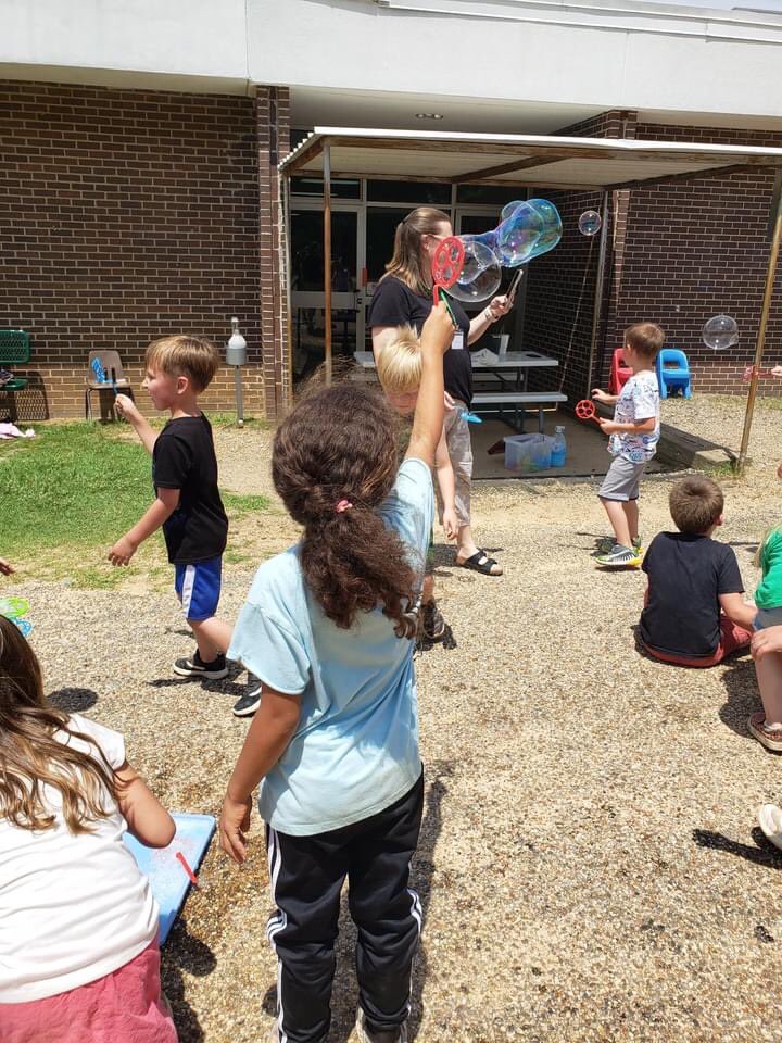 GenoaCentral's tweet photo. Kindergarten Science/Bubble Day

Photo Credit:Cindy Hensley https://t.co/JqmIwsZOa1