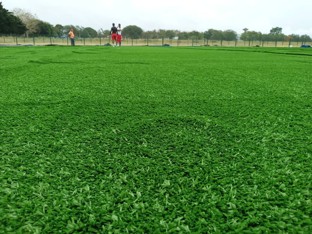 venega_omar's tweet photo. 🇨🇺 En #CiegodeÁvila se sigue trabajando muy fuerte en la instalación del sintético para la cancha de hockey.
👉Reconocimiento especial al esfuerzo de trabajadores del @InderCav y de la empresa #Forbex. Felicitaciones. #DeporteCubano #CubaViveYTrabaja https://t.co/iTDl28Dcuh