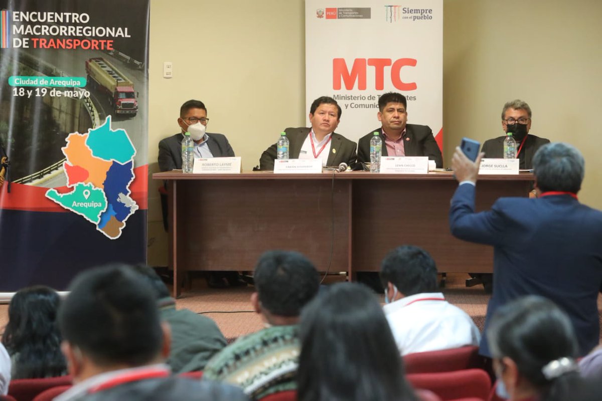 MTC_GobPeru's tweet photo. #Arequipa  Se desarrolla con éxito el primer Encuentro Macrorregional de Transporte con la participación de autoridades y representantes de transportistas de Arequipa, Moquegua, Tacna, Madre de Dios, Apurímac, Cusco y Puno. El objetivo es ordenar y modernizar el transporte. https://t.co/8BzWNzxl2k