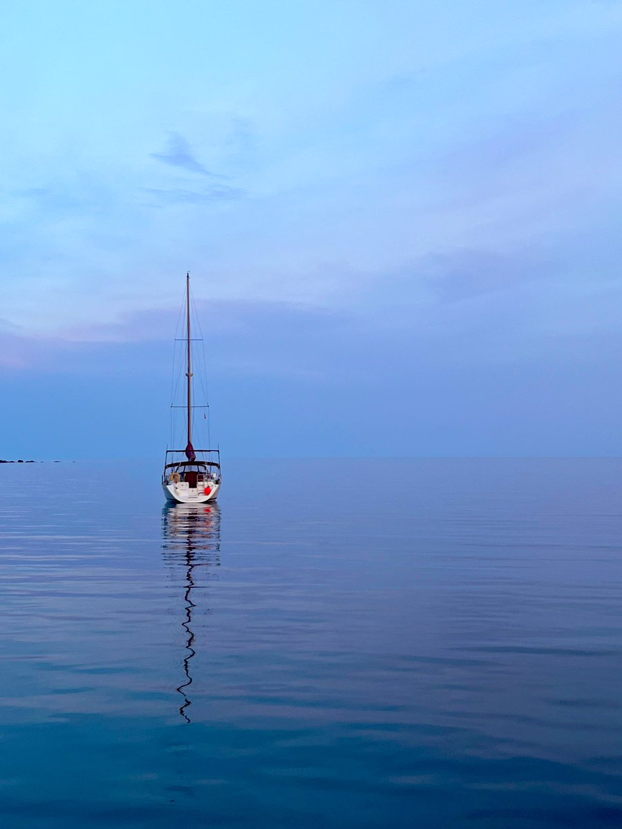 Mon décor ce soir 💙 Merveilleuse #CotedAzurFrance #sailinglovers #slowtravel #GoodVibes #frenchriviera #quiet #instantzen