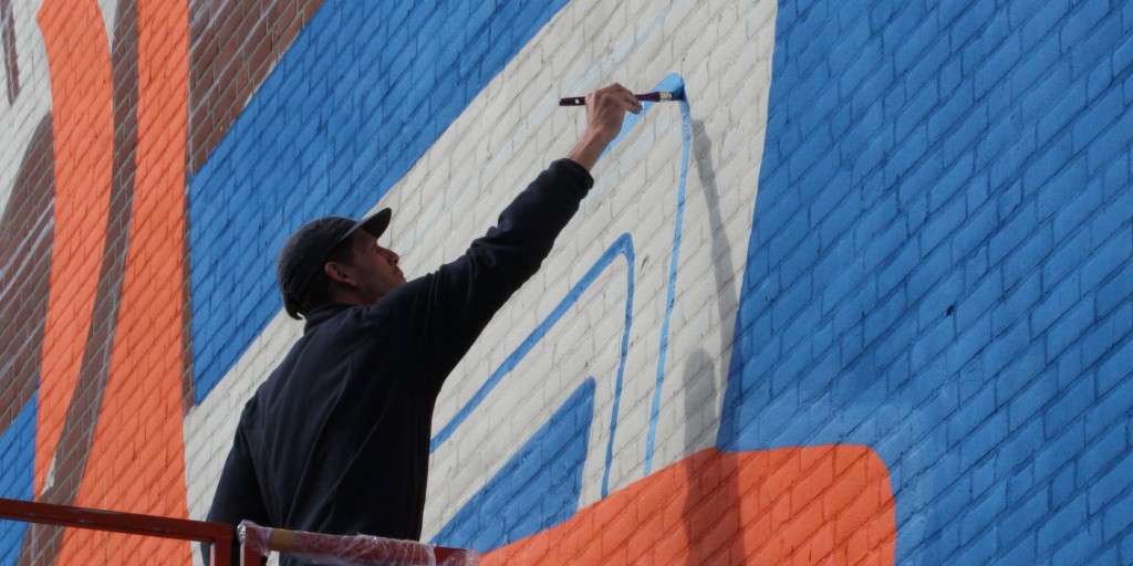 Muurschildering "50 jaar Breda Jazz Festival" is bijna klaar! We interviewde Joren Joshua: “Ik heb zelf 9 jaar in Breda gewoond en ging in die tijd altijd naar het Breda Jazz Festival. Ook heb ik een fascinatie voor beelden die bij jazz horen." Meer lezen? bredajazzfestival.nl/muurschilderin…