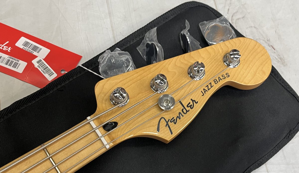 Rush74Kyle's tweet photo. This just in @MurdockMusicUt Fender Player Plus Jazz Bass in Olympic Pearl!! Gorgeous!! #PlayerPlus #FenderBasses #Fender #JazzBass #GeddyLee Approved!! 😲👌👍😉 #rushfamily @MuellersHammer #Bassist #BassGuitar #FenderGuitars https://t.co/tTb95DU1rt