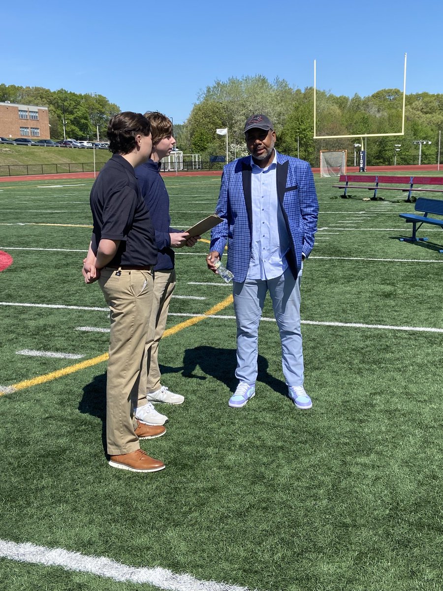 rmezzanotte's tweet photo. What a day today at ⁦@LHSRI⁩! ⁦@CoachCooleyPC⁩ spoke to our students about leadership, gratitude and embracing being different. His message was truly inspiring! Thanks for visiting us today, Coach! #RISEUP ⁦@LHSRI_Athletics⁩ ⁦@KevinJ_McNamara⁩ https://t.co/x9eL5ZYq44