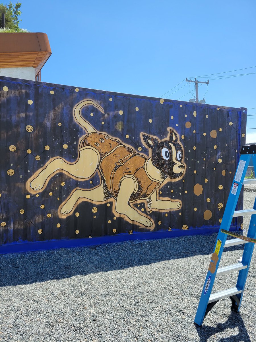 Cartooning on a large scale! I painted a really big dog today at #hoodpark in Charlestown.
#mural #laika #space