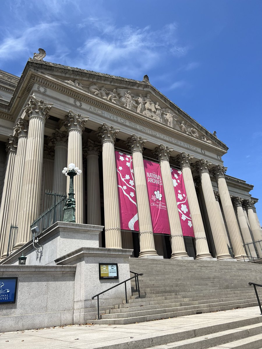 TeacherARob's tweet photo. Library of Congress, Capitol Building &amp; National Archives #LMSTigers @MrDavidKnapp @GoLMSTigers https://t.co/KTKACVxEnJ
