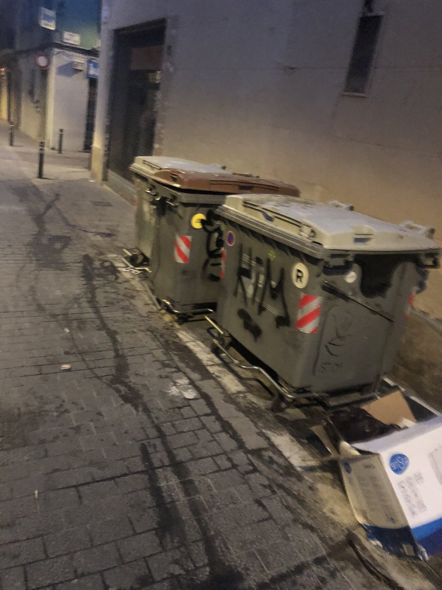 torrijosdebaix's tweet photo. @GraciaEnComu Sort que us preocupa🤭 no volem saber com estaria el carrer si no us preocupes 😑 portem anys denunciat i dient-vos que el carrer torrijos fa fàstic. En general la #viladegracia fa pena de lo bruta que està i us dona igual 👏🏻👏🏻 #quenonosengañen https://t.co/UIPD0YgBJ2