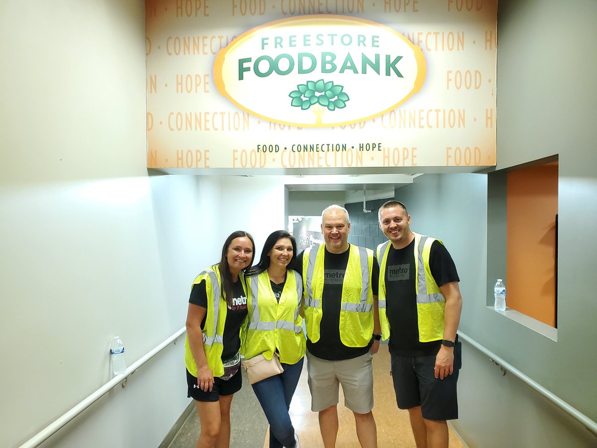 moturnercincy's tweet photo. Serving the under severed.  #giveback #team Prowse @Cprowse2345 @RachelPalcic @mikey_j_513 @WinstonAwadzi https://t.co/9YbpAryjGH