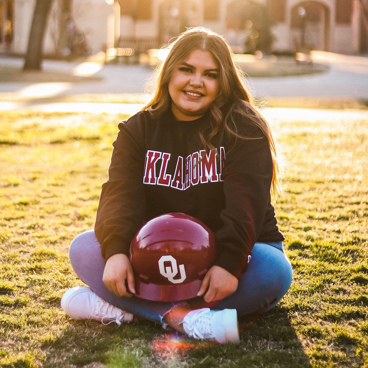 oukdchi's tweet photo. Celebrating our #SigmaGraduates 🐧🎓

Our last graduate is Daisy “Althea” Barrios from our Spring 2019 Alpha Theta Class💖

Daisy graduated with a Bachelor of Science in Construction Science. She plans to be a Full Time Purchasing Agent for Rausch Coleman Homes👷‍♀️ https://t.co/T5rUi9kqWU