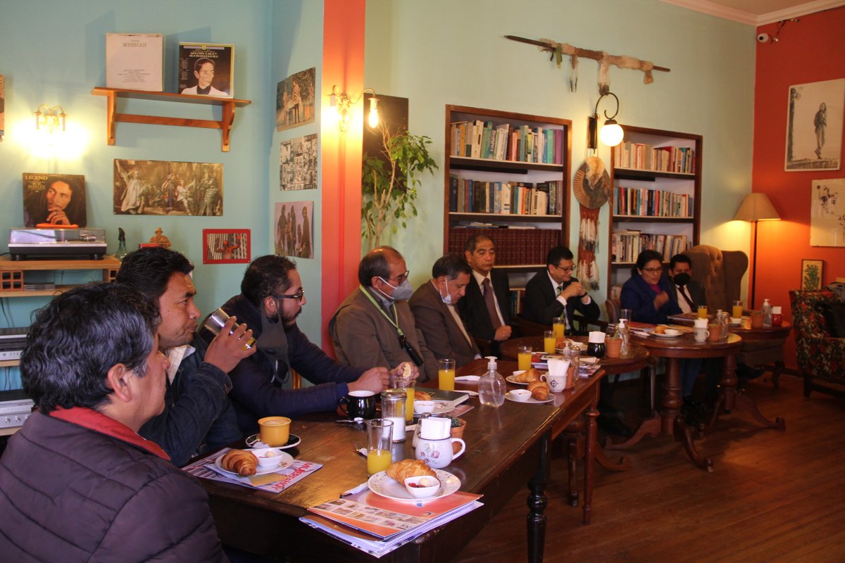 ActivateSucre's tweet photo. #Hoy en la mañana tuvimos un importante desayuno trabajo con el Decano de la Facultad de Ciencias y Tecnología, además de la presencia de los directores de carrera de la mencionada facultad, para presentarles el trabajo realizado por la Fundación ACTÍVATE Sucre 🚀⚡ https://t.co/Oeq9T0hBcj