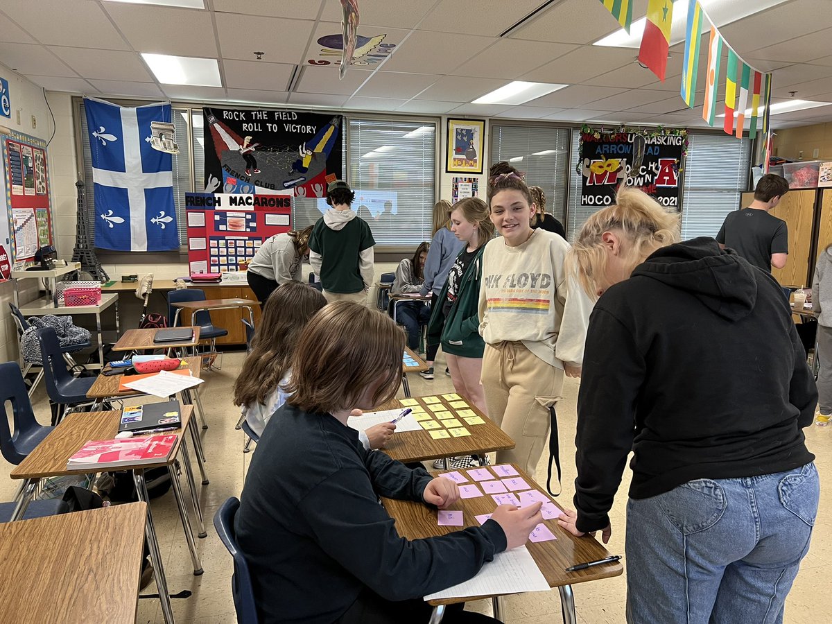 pjohnsonfox's tweet photo. Using manipulatives to practice reflexive verb commands in French 2. #LanguageLearning #MHSFrench @MHSIrvine @MuskegoNorwaySc @jprokop03 https://t.co/sKr9XQeYLd