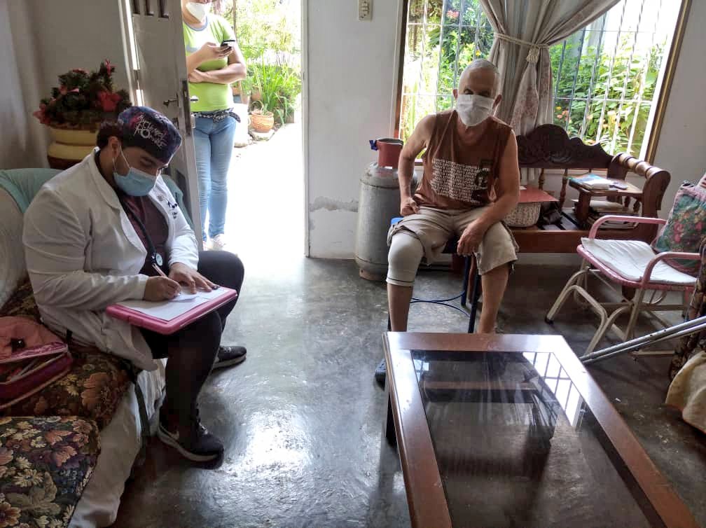 #18May Desde el ASIC Batalla de Santa Inés, se realiza jornada casa por casa de vacunación y atención médica en Barrio Venezuela ¡Todos somos Salud! #Aragua #JuntosPorCadaLatido <a href="/NicolasMaduro/">Nicolás Maduro</a> <a href="/MagaGutierrezV/">Magaly Gutiérrez Viña</a> <a href="/Soykarinacarpio/">Karina Carpio</a>