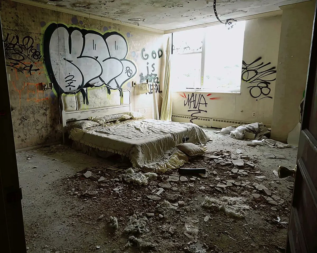 The abandoned Nevele Resort.

#neveleresort