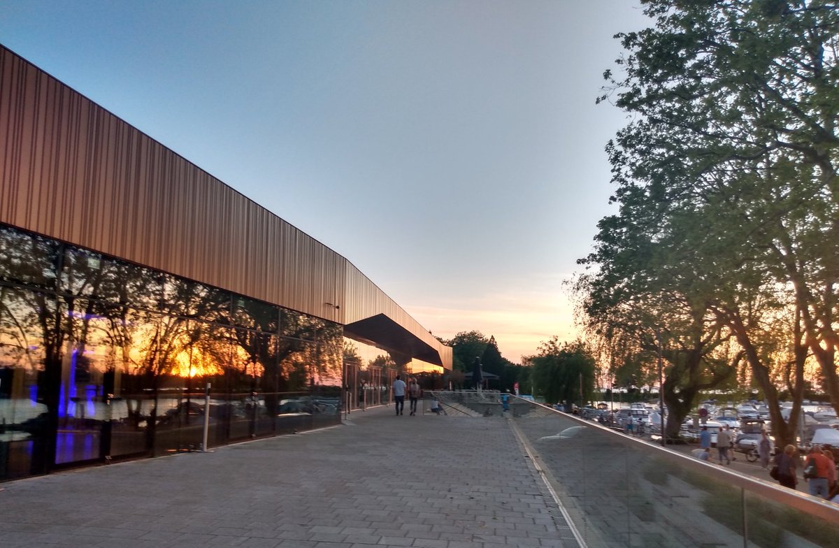 Ab morgen in der Inselhalle Lindau: Der bayerisch Österreichische Urologen Kongress! Kommt am Freitag um 13h vorbei: <a href="/GeSRU_de/">GeSRU</a> und der Arbeitskreis – AssistenzärztInnen der österreichischen Gesellschaft für Urologie (AAÖGU) präsentieren: Das
Muskelinvasive Urothelkarzinom