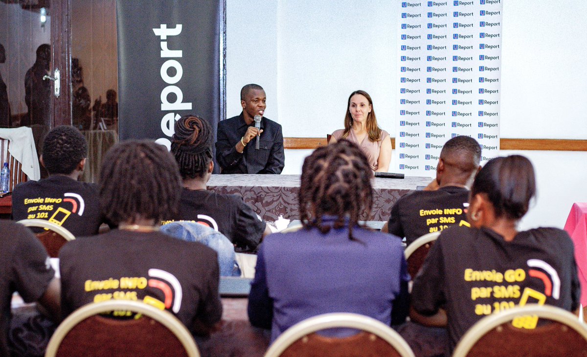 SophieChavanel's tweet photo. Au nom des jeunes du mouvement @ureport_rdc, je remercie le Ministre de la Jeunesse @BunkuluYves pour sa visite surprise dans le cadre de la tournée #UReportTour étape de Kinshasa. 🇨🇩

Il a écouté le plaidoyer des jeunes et a partagé plusieurs initiatives à venir.
 
(1/3) https://t.co/Xd8ya2c6j5