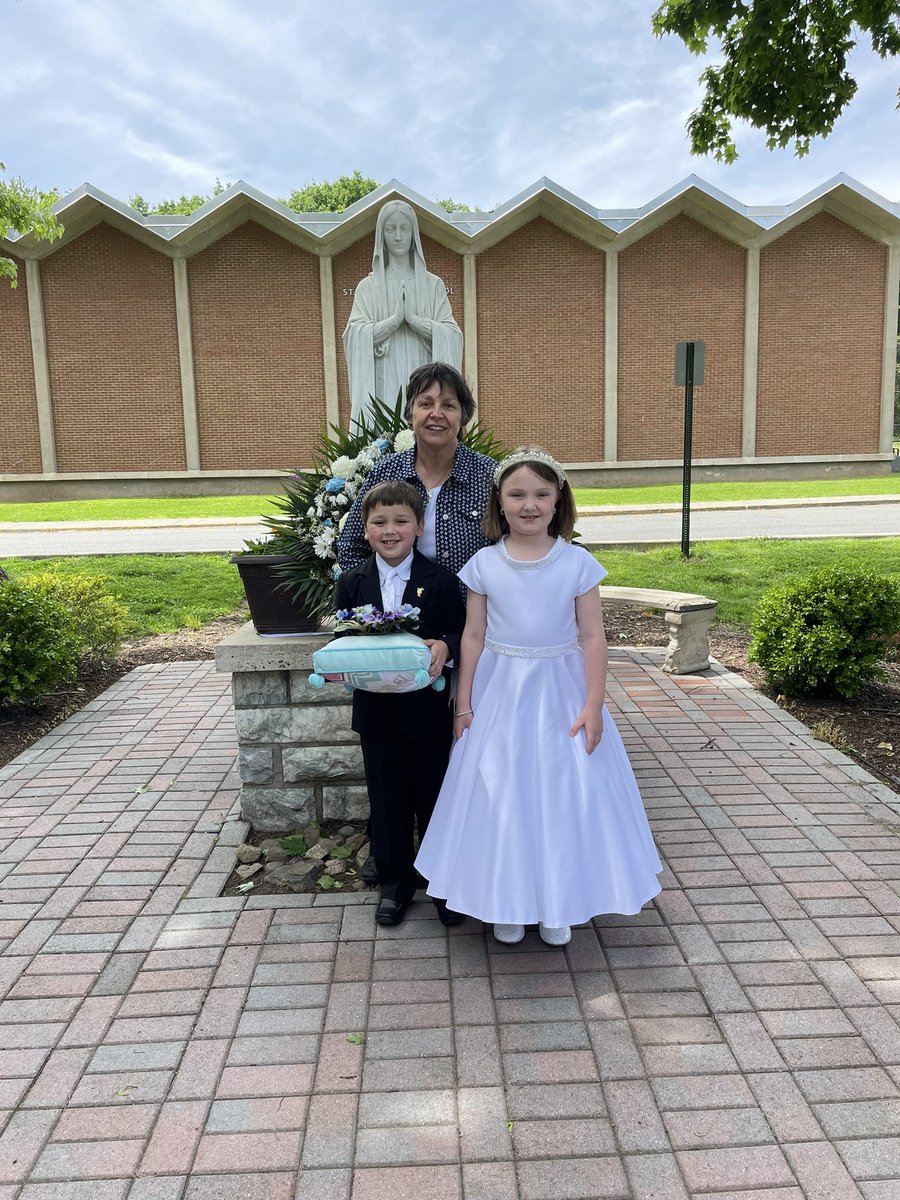 SGBschool's tweet photo. A special thanks to Sr. Diane and the second grade for leading The May Crowning. #may #maycrowning #sgbstrong #2ndgrade https://t.co/K7ZFKNXd4A