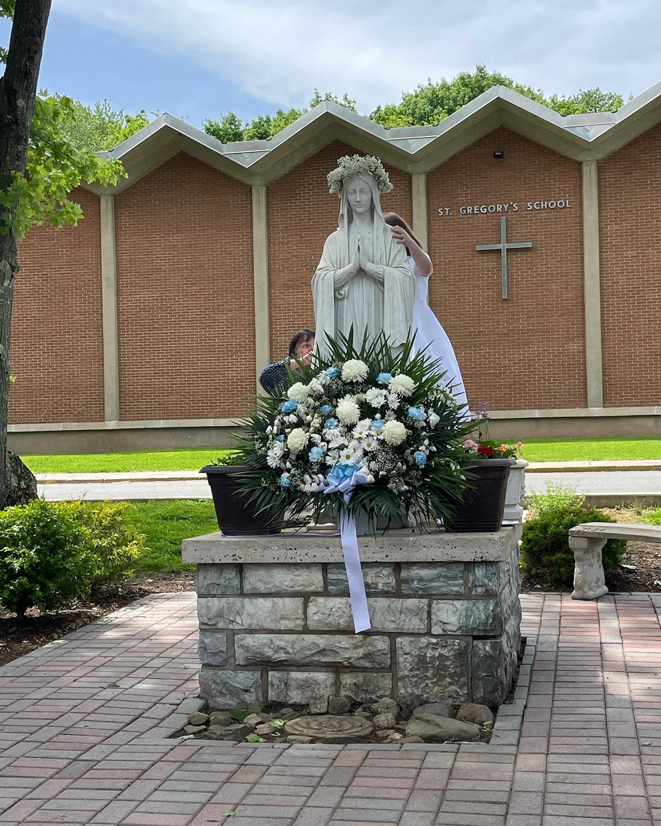 SGBschool's tweet photo. A special thanks to Sr. Diane and the second grade for leading The May Crowning. #may #maycrowning #sgbstrong #2ndgrade https://t.co/K7ZFKNXd4A