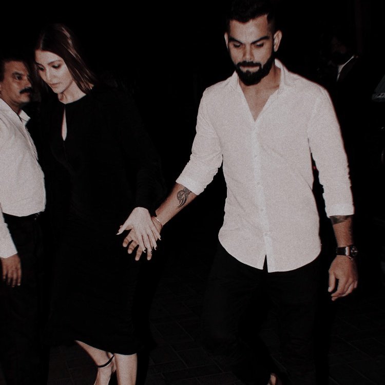 ikwaada's tweet photo. ' There's something about the way he holds her hand ' <3 🥺♥️

#ViratKohli𓃵 #Virushka #AnushkaSharma https://t.co/k8MAotZdAL