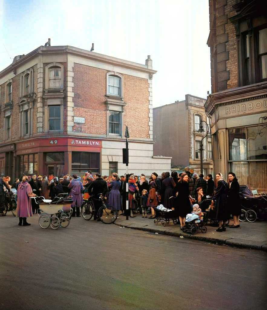 Knowledgepoint's tweet image. Party in Rillington Place, 6th June 1953 In front of decorated, boarded up 10 Rillington Place, Notting Hill, children settle down to watch an entertainment following their Coronation street party. Whilst Christie was awaiting trial on charges of murder.