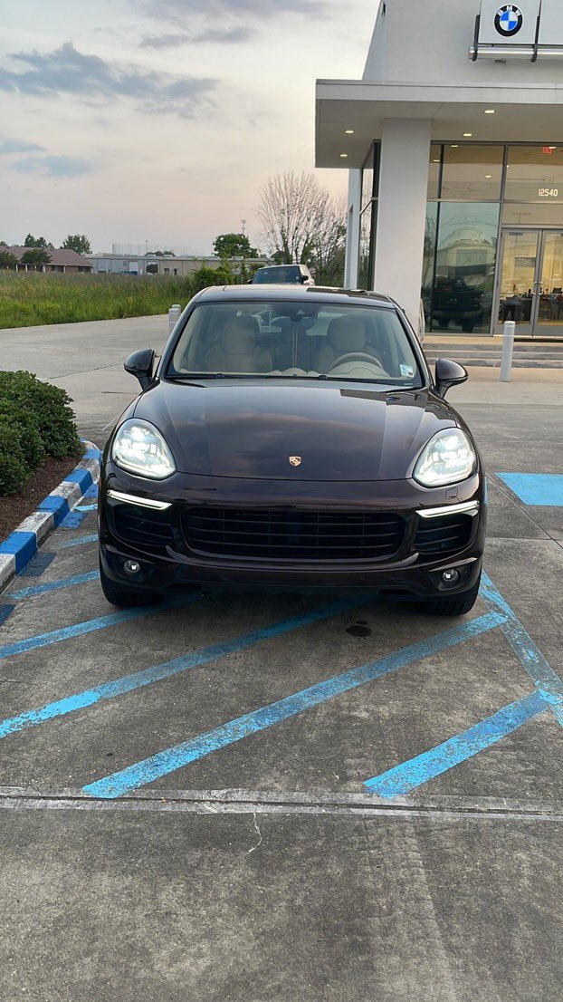 Roundtable_Ox's tweet image. Congratulations to one of our top bartenders, Christian Woodson, on his purchase of this beautiful Porsche! This just goes to show you that by working hard and always showing up on time, a job at the roundtable can offer endless possibilities!