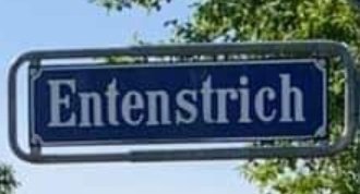 Straßenschild mit dem Straßennamen Entenstrich
